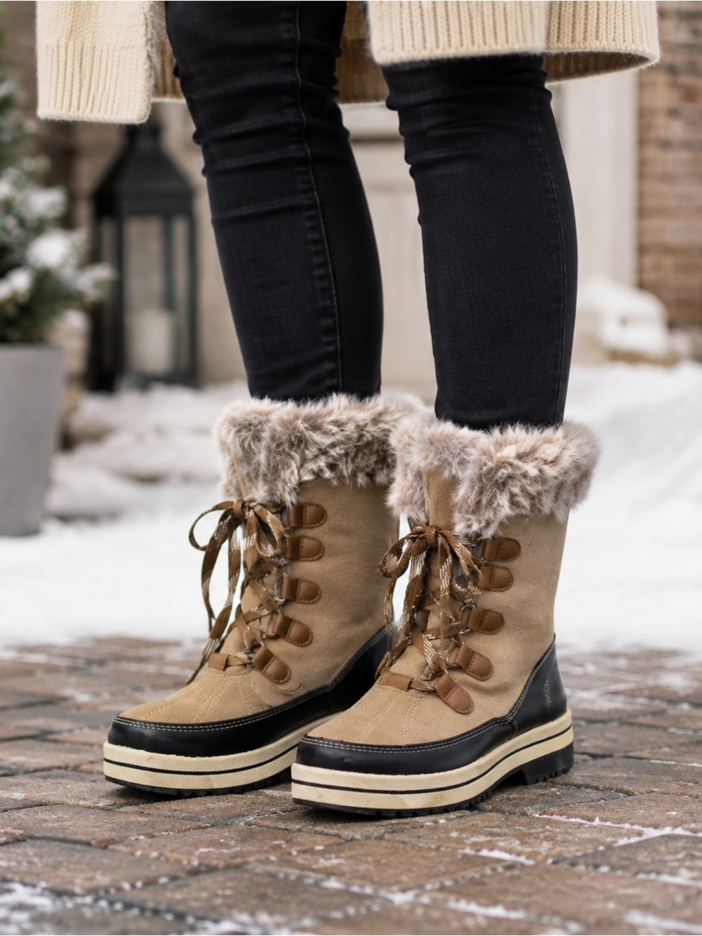 Universal Thread Tan Faux Fur Lace Up Winter Boots Women’s Size 8